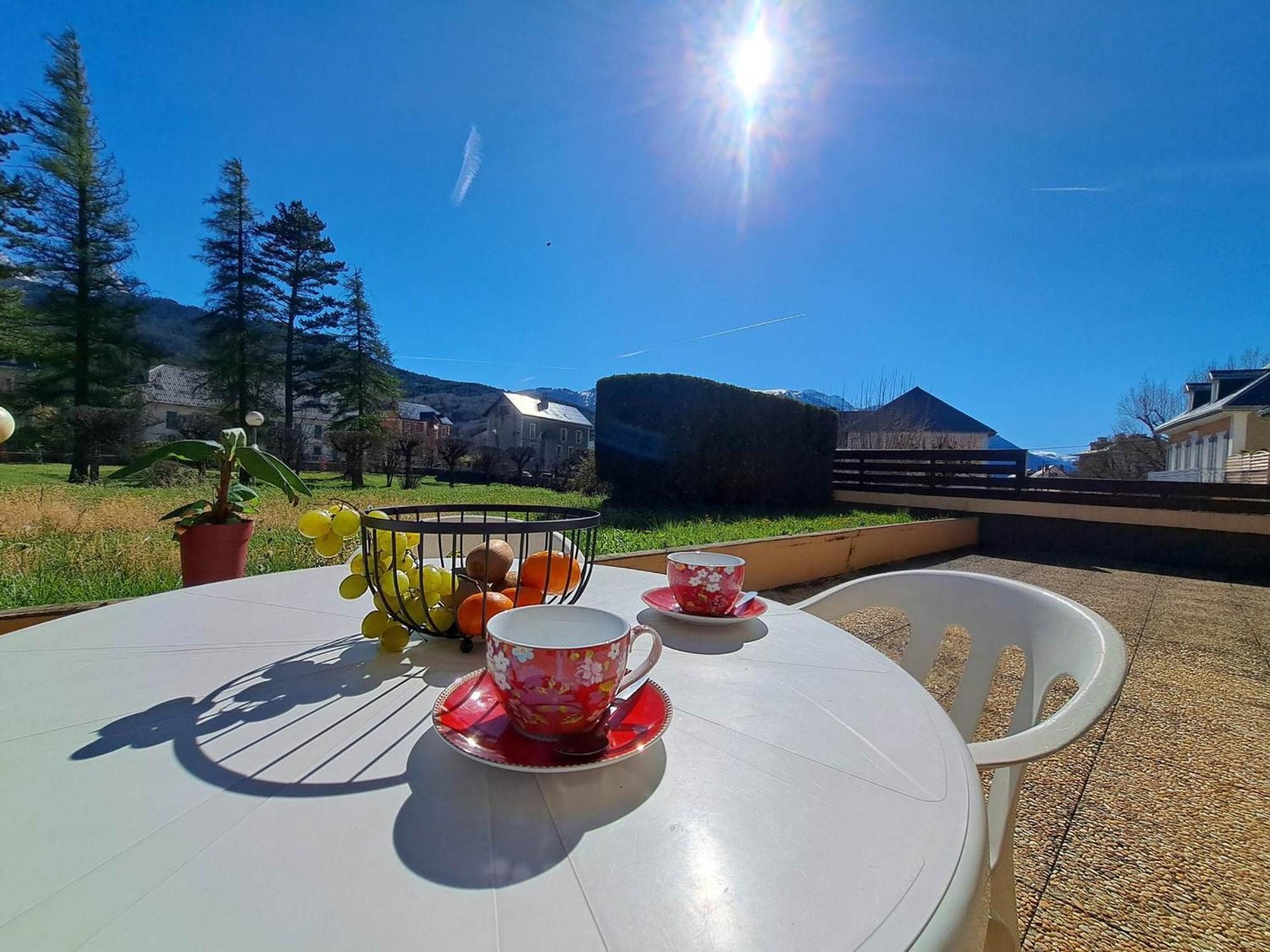 T2 Centre Barcelonnette Avec Garage, Terrasse Et Parc Prive - Fr-1-165A-101 Apartman Kültér fotó